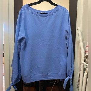 Hinge baby blue sweatshirt with unfinished hems on the sleeves and bow detail